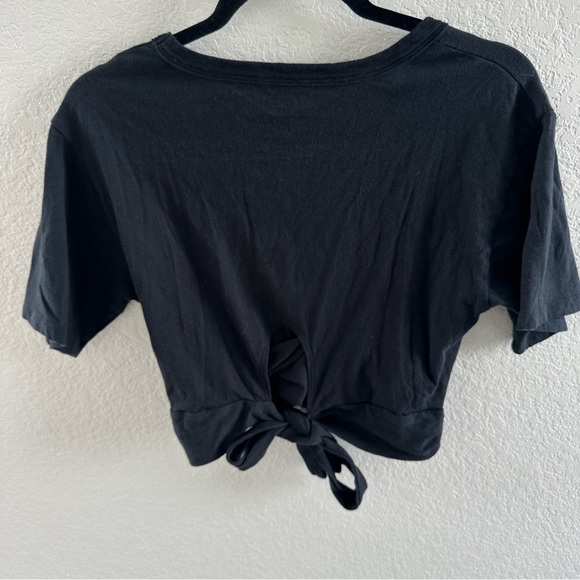 Aerie Cropped Wrapback T-Shirt in black - Picture 6 of 7